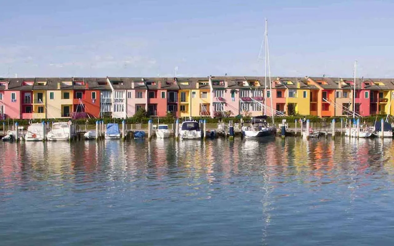 شقة Flat By The Sea With Sunny Terrace - Beahost بورتو سانتا مارغريتا دي كاورل